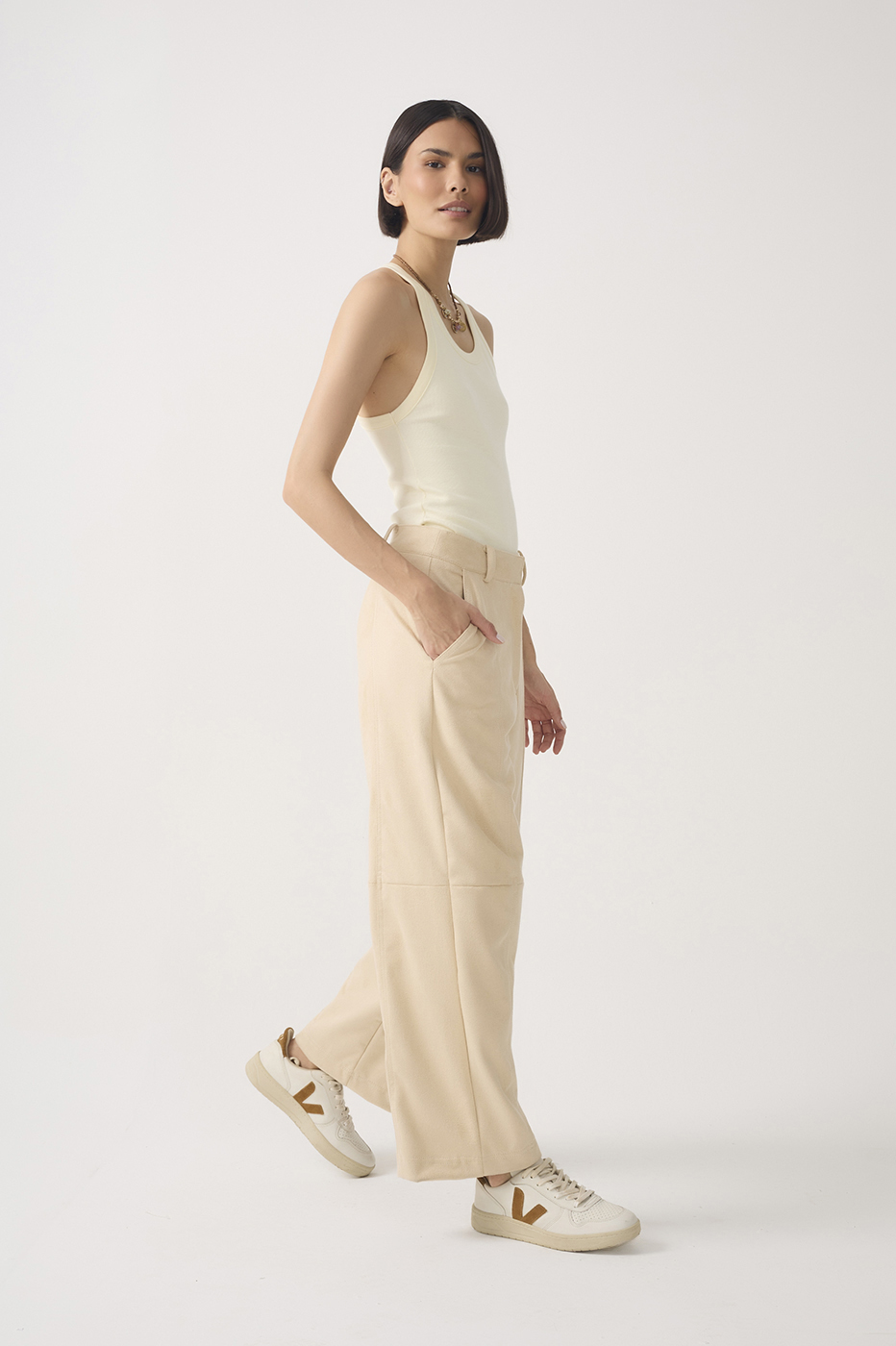Beige Pockets Belt Loops Suede Pants_4