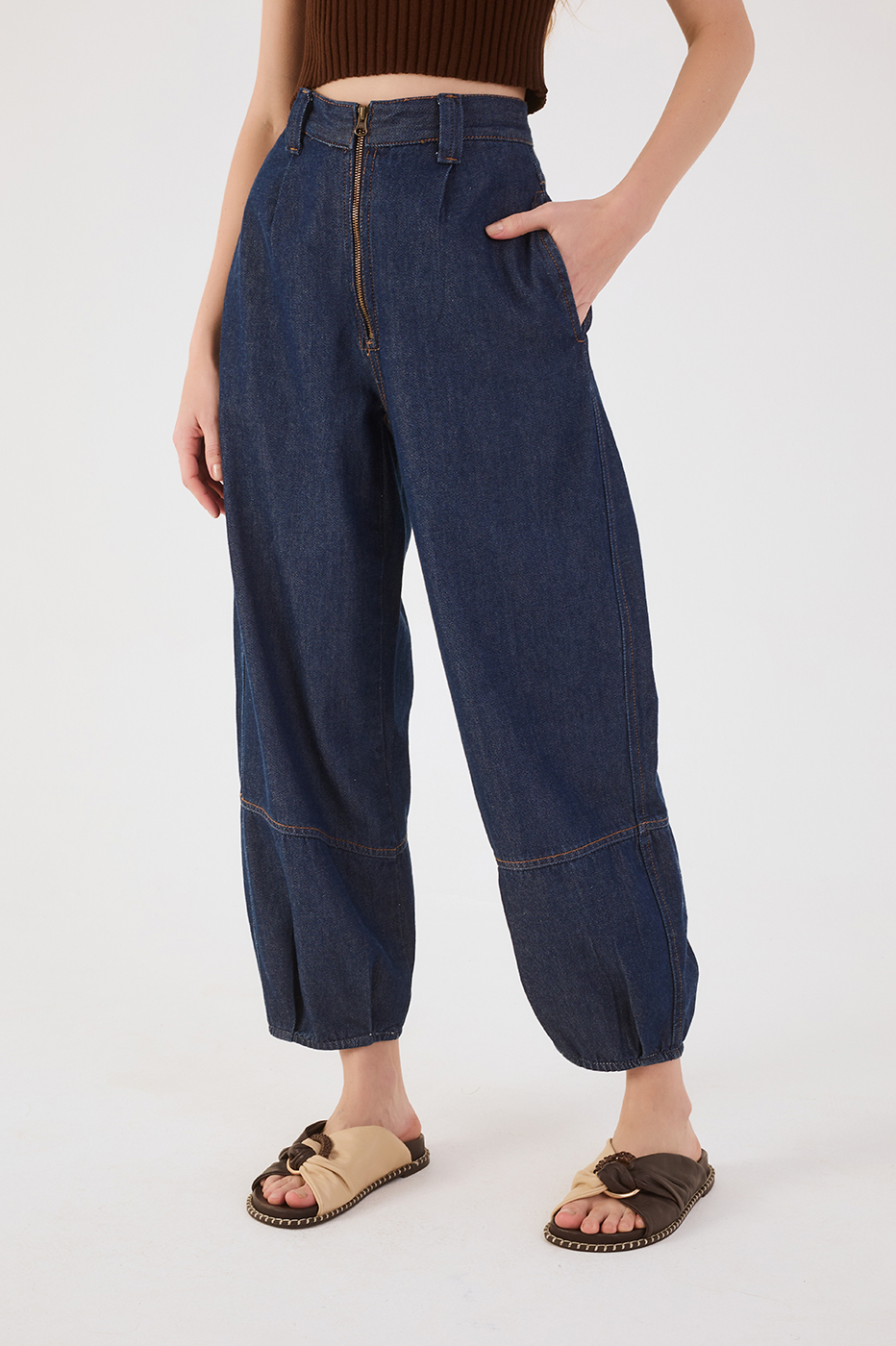 Denim Pockets Zipper Closure Barrel Pants