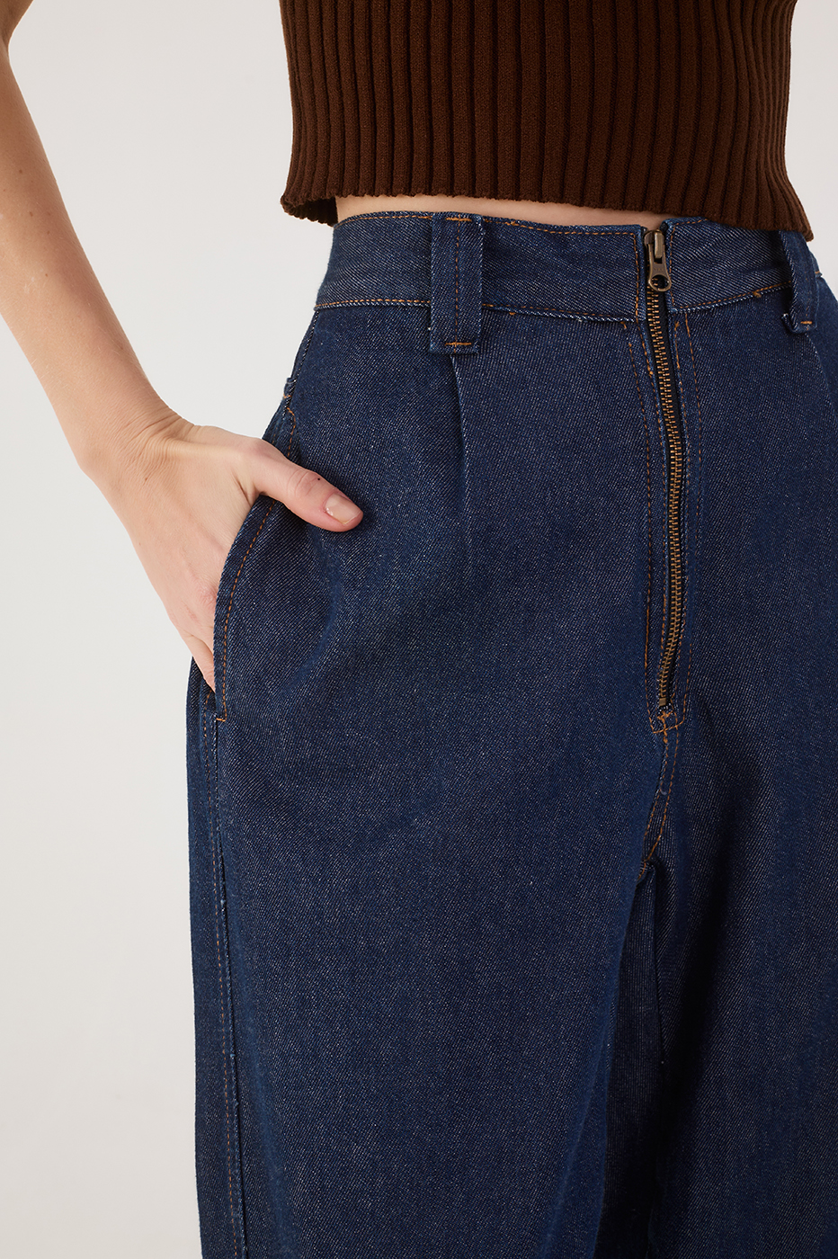 Denim Pockets Zipper Closure Barrel Pants