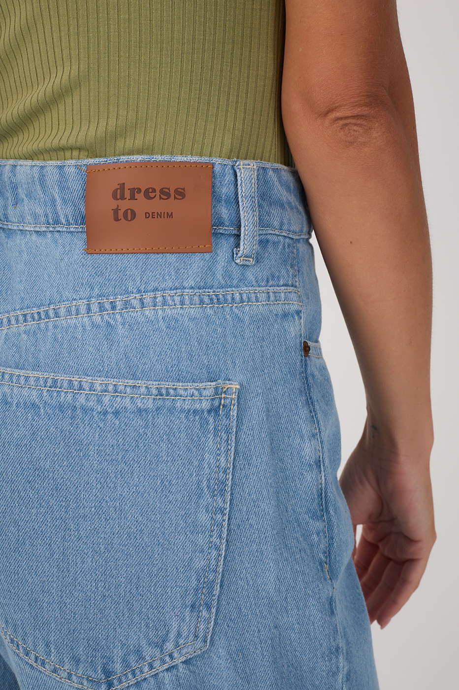 Medium Straight Leg Denim Pants_5