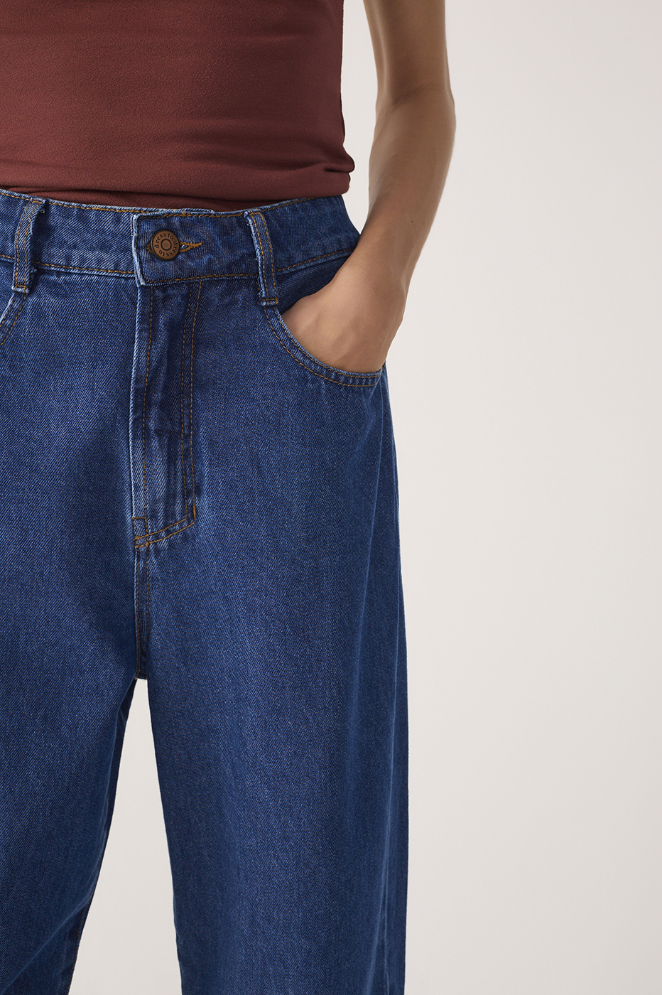 Straight-Leg Slit Jeans_5