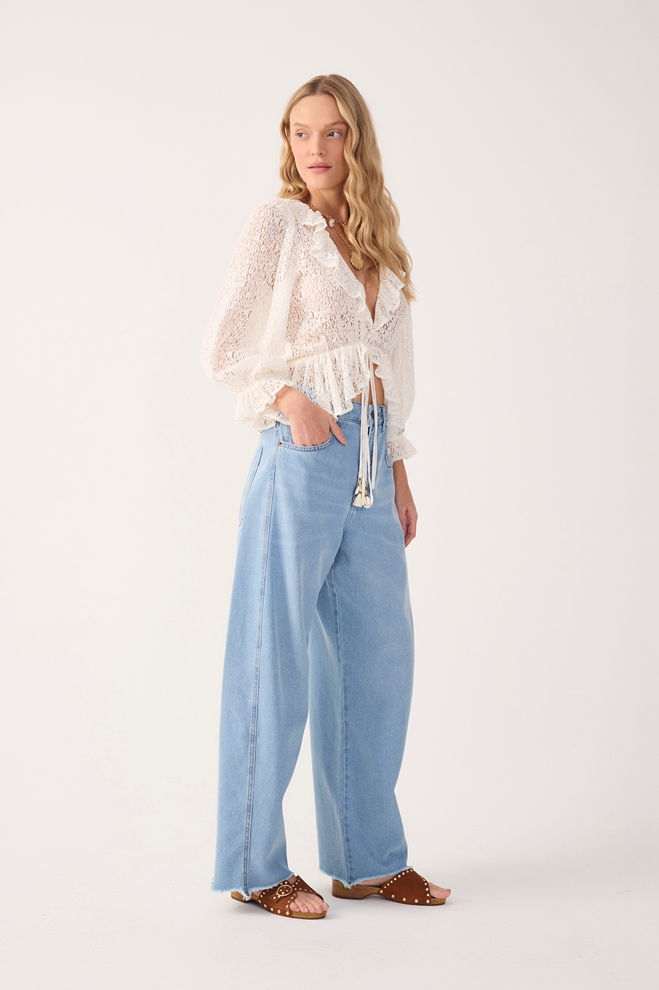 Barrel Frayed Hem Jeans_3