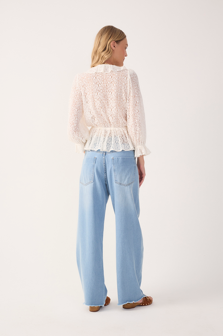 Barrel Frayed Hem Jeans_7