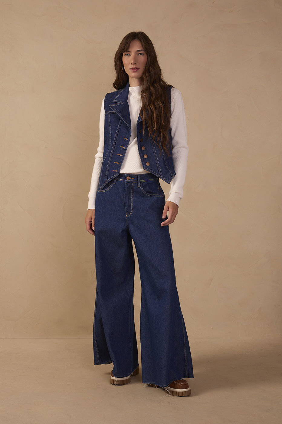 Topstitched Wide-Leg Jeans_1