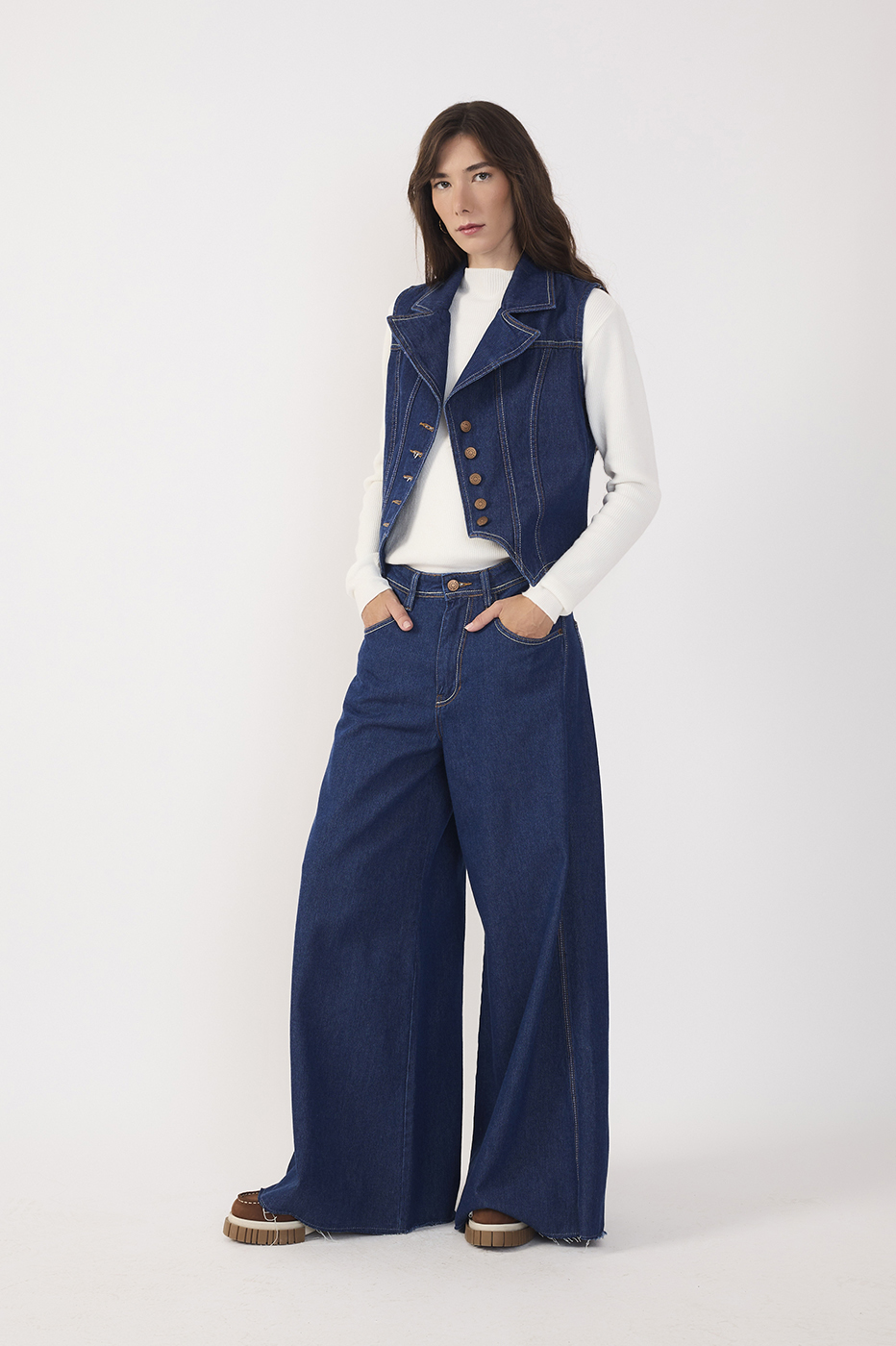 Topstitched Wide-Leg Jeans_3