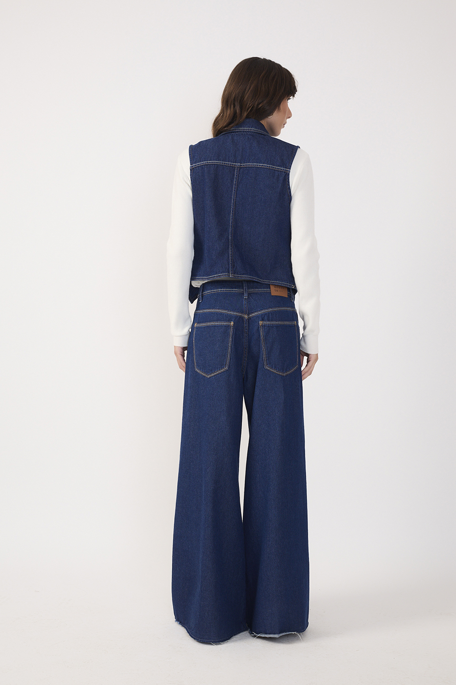Topstitched Wide-Leg Jeans_7