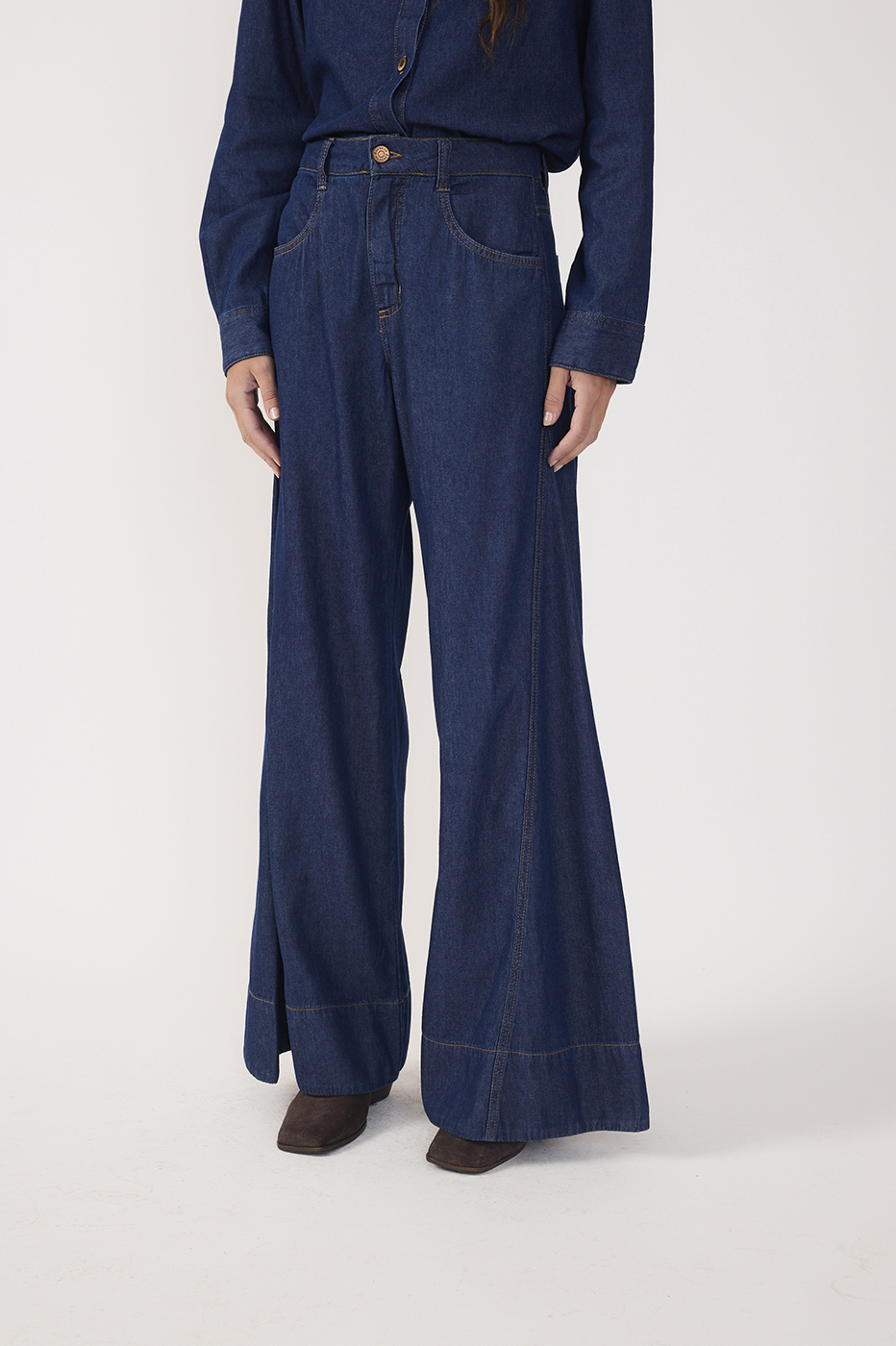 High-Rise Wide-Leg Jeans_4