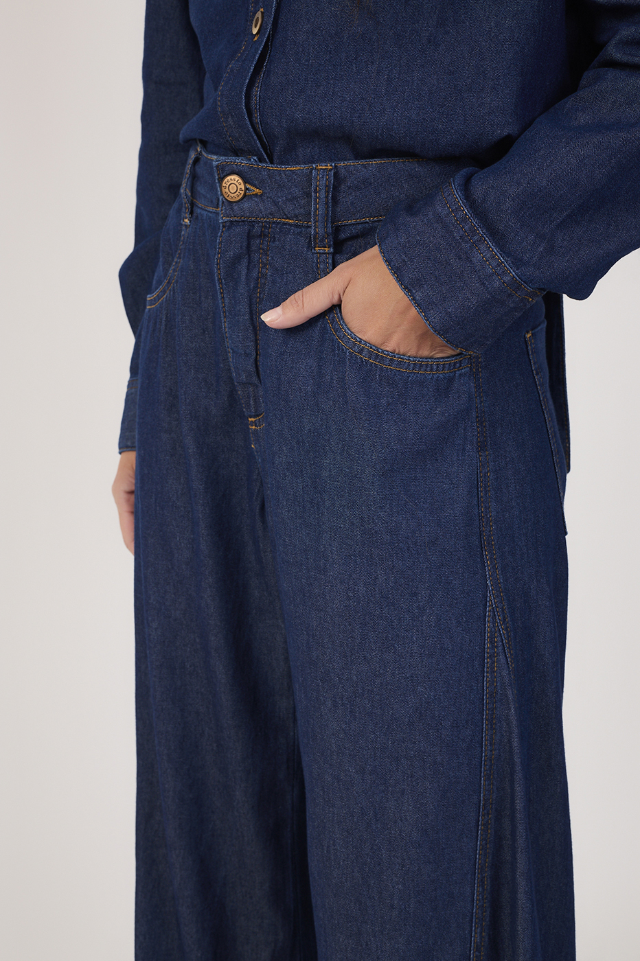 High-Rise Wide-Leg Jeans_5