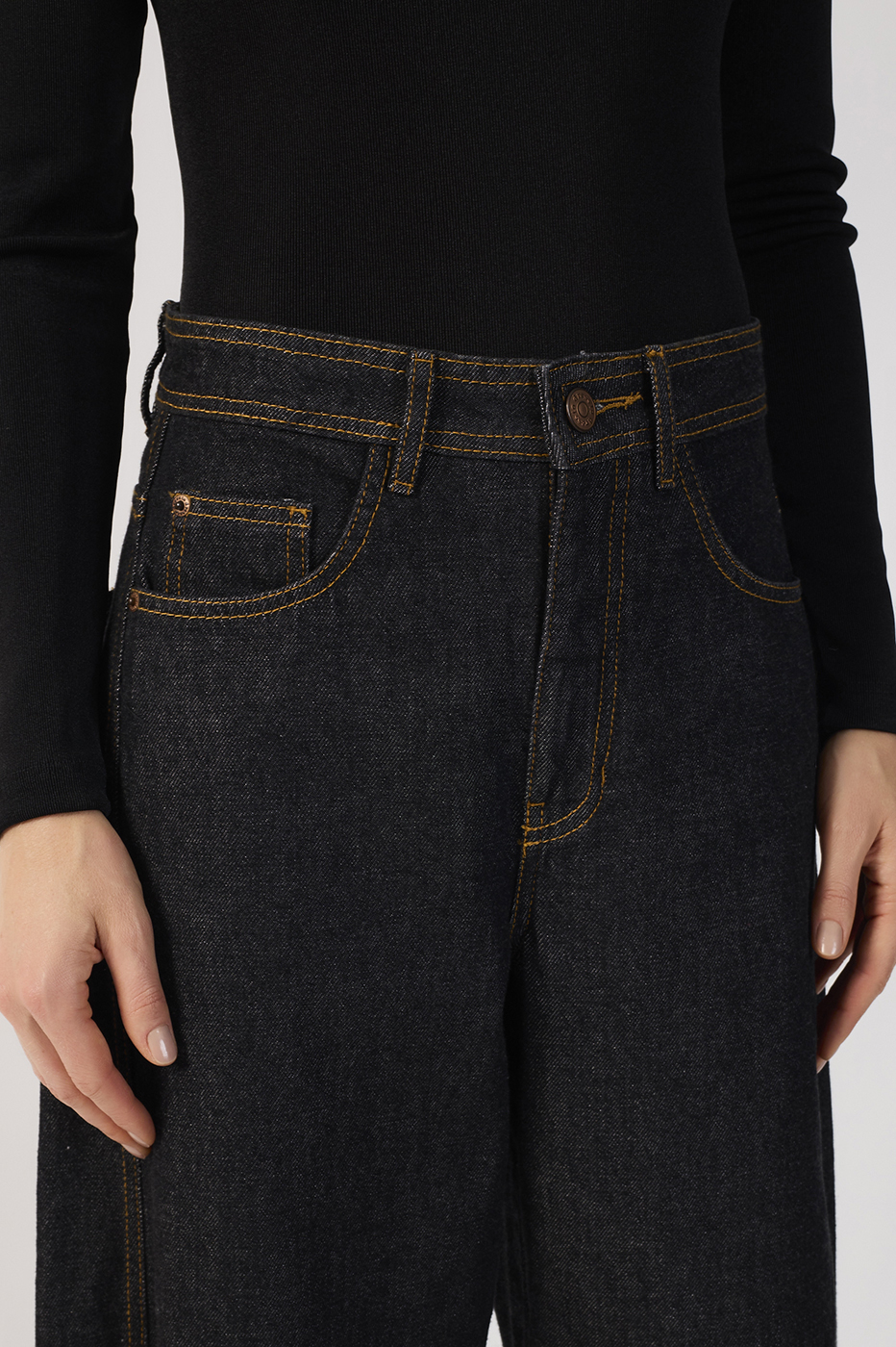 High-Waisted Barrel Jeans_5