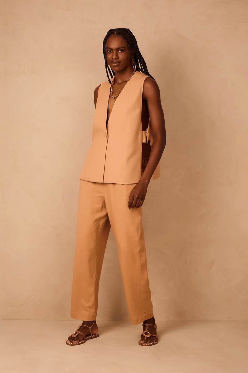 Beige Side Pockets Carrot Linen Pants_1