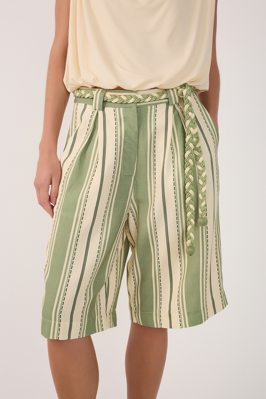 Linen Descanso Verde Print Bermuda_3