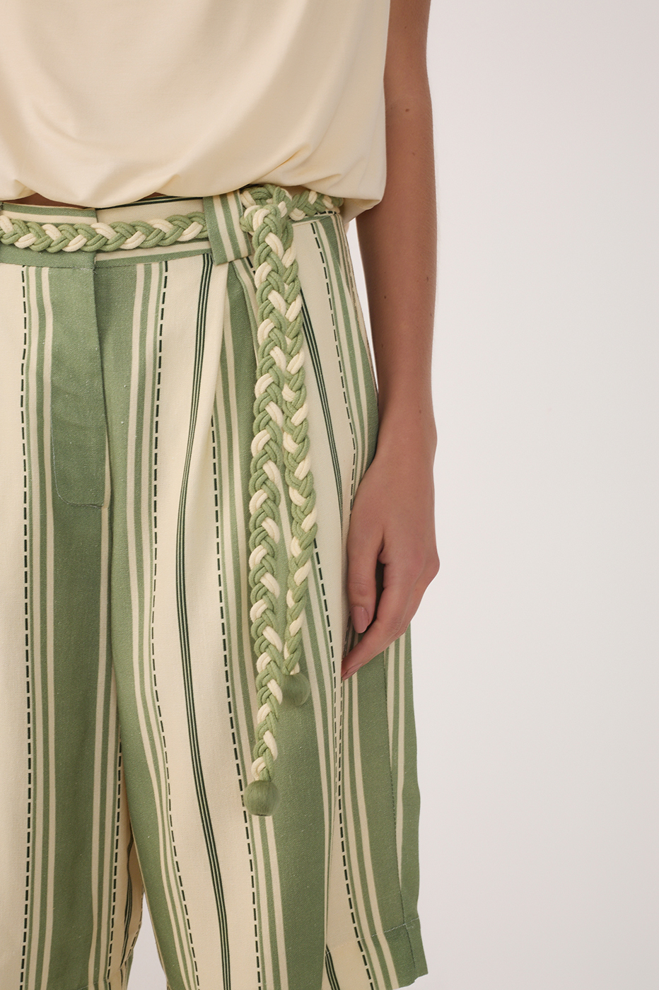 Linen Descanso Verde Print Bermuda_4