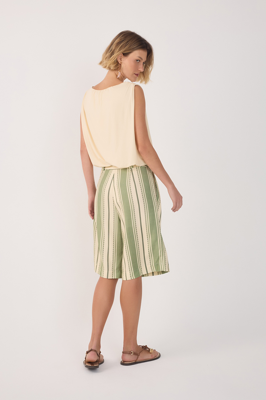 Linen Descanso Verde Print Bermuda_5