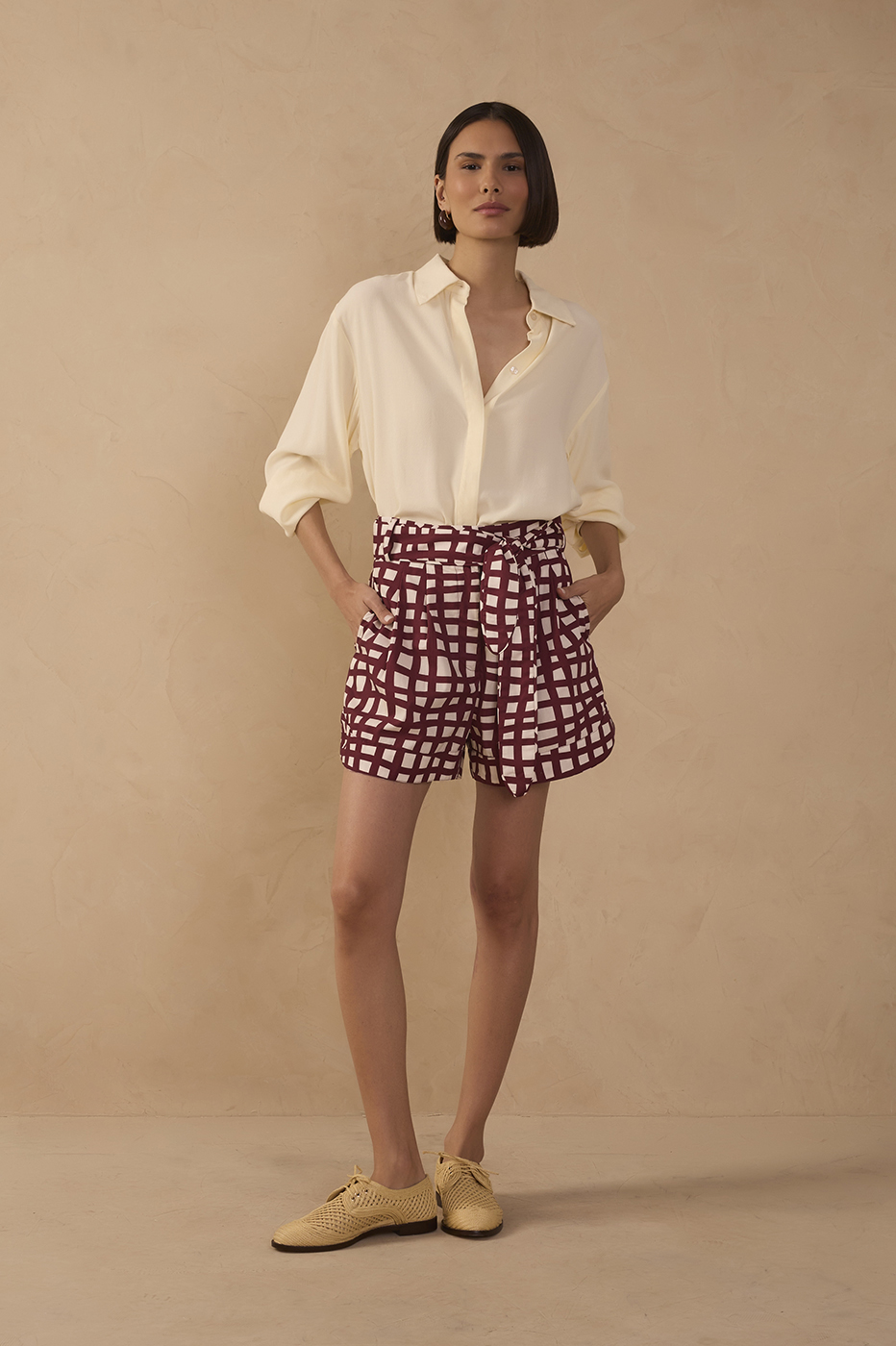 Wine Trama Pockets Belted Shorts_1