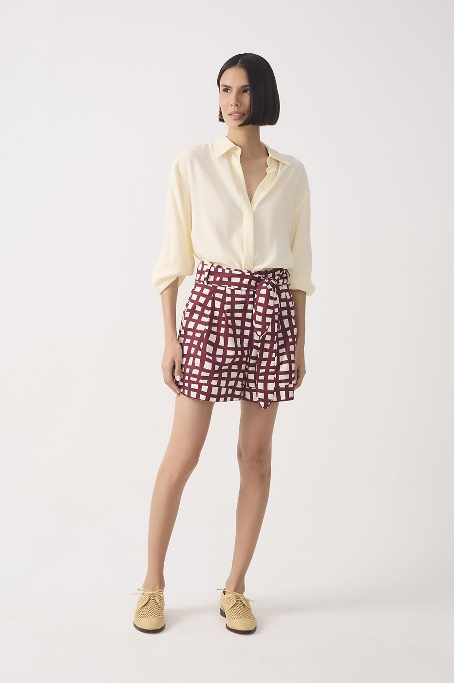 Wine Trama Pockets Belted Shorts_2