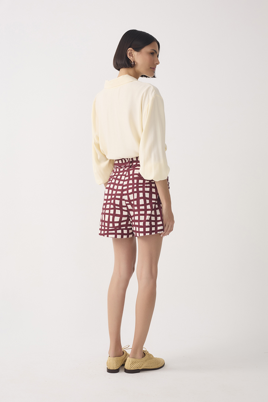 Wine Trama Pockets Belted Shorts_5