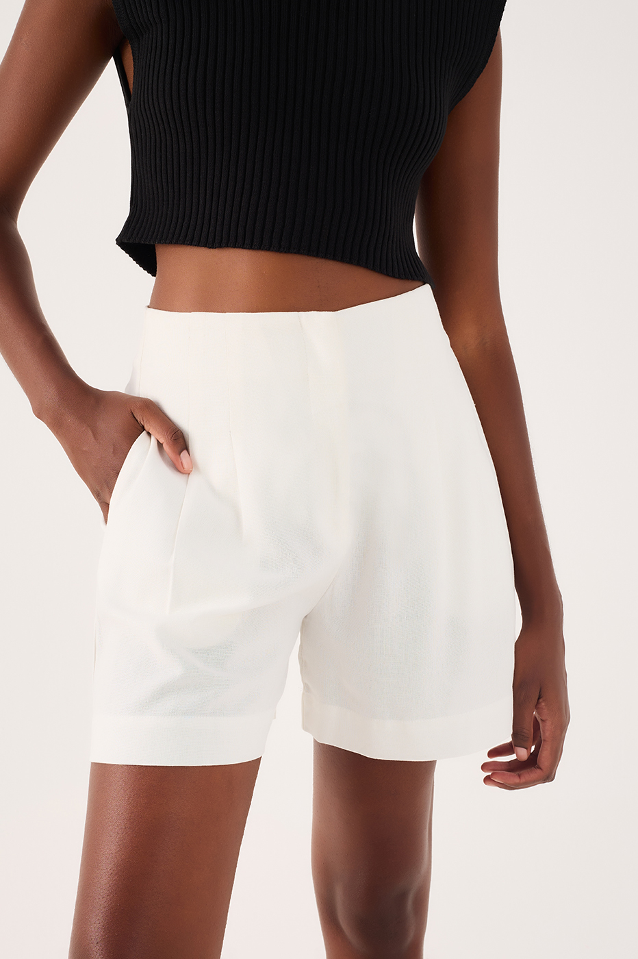 Linen Pleated Bermudas_2