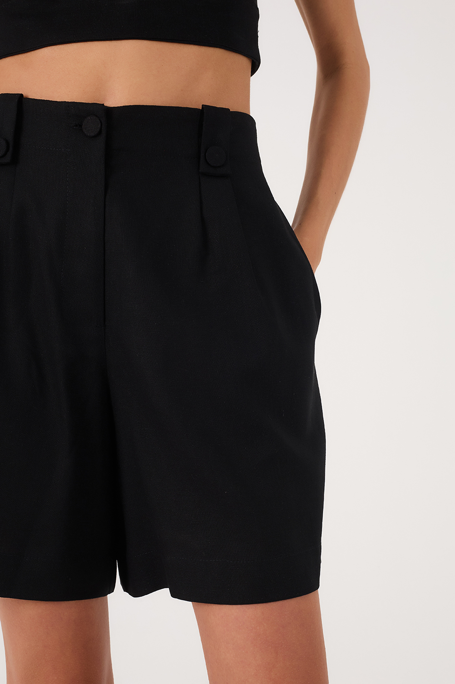Black Buttoned Waist Side Pockets Bermuda Shorts