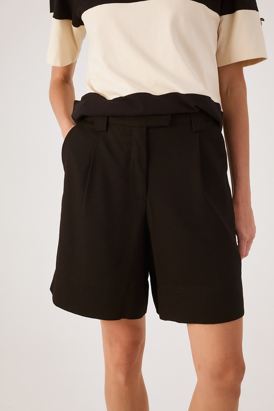 Black Belt Loops Pockets Linen Bermuda Shorts