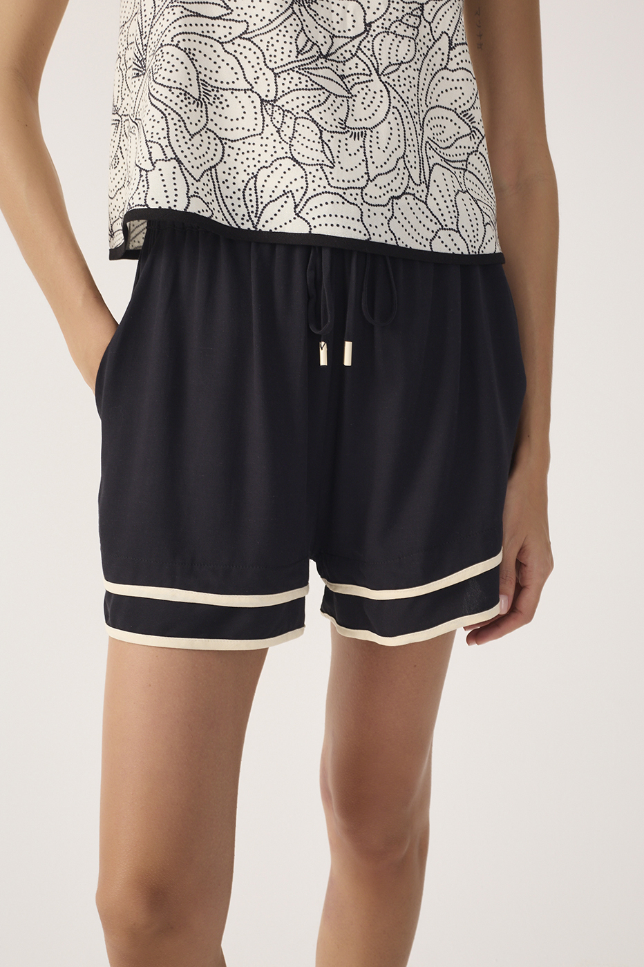 Bicolor Piping Shorts