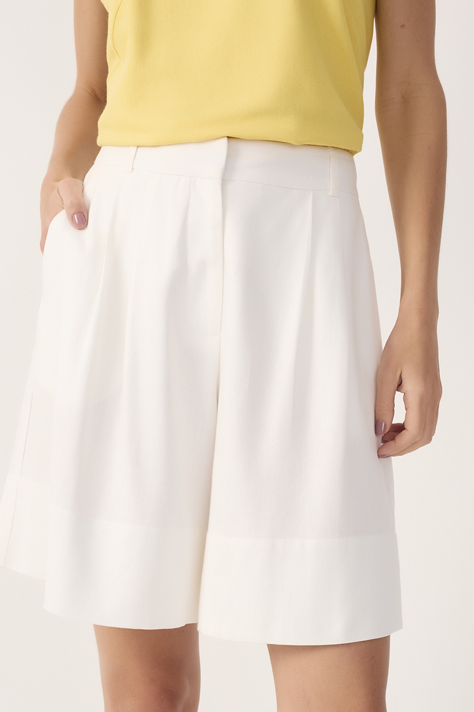 Pleated Linen Shorts_4