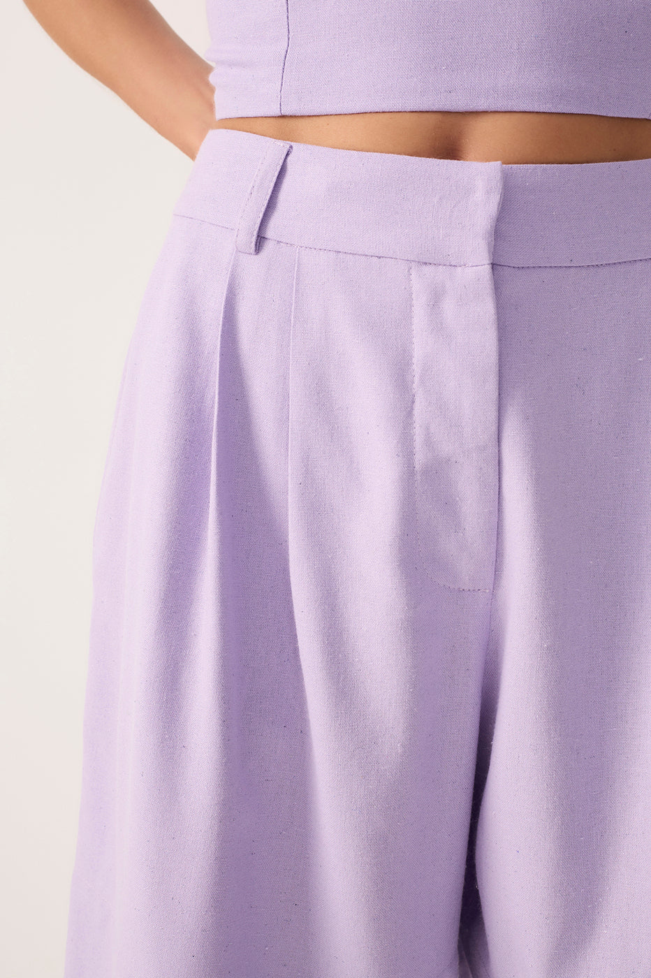 Pleated Linen Shorts_5