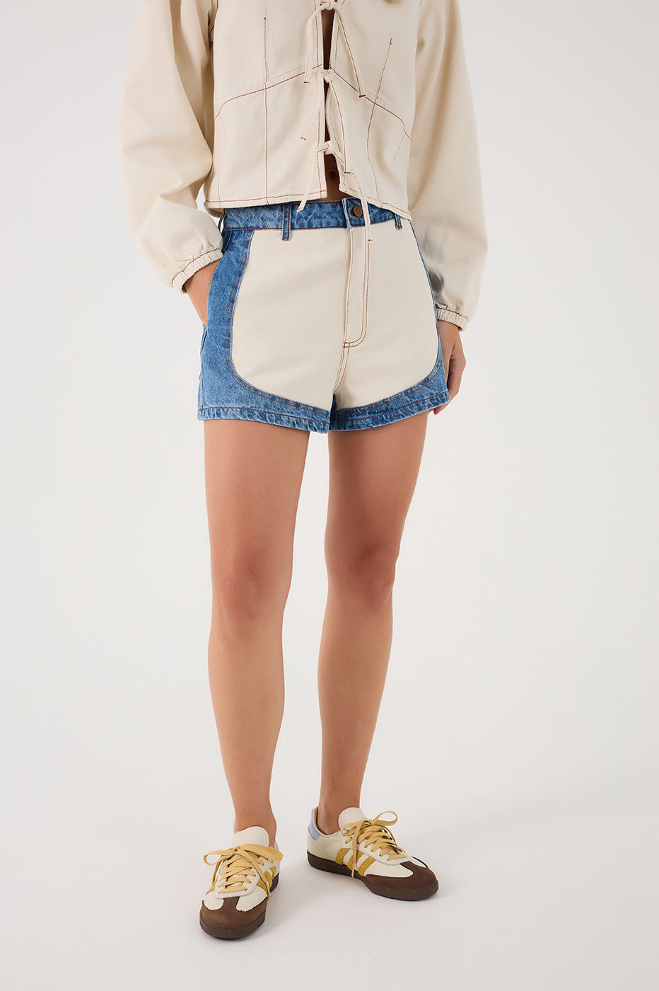 Denim And Off-White Pockets Twill Shorts