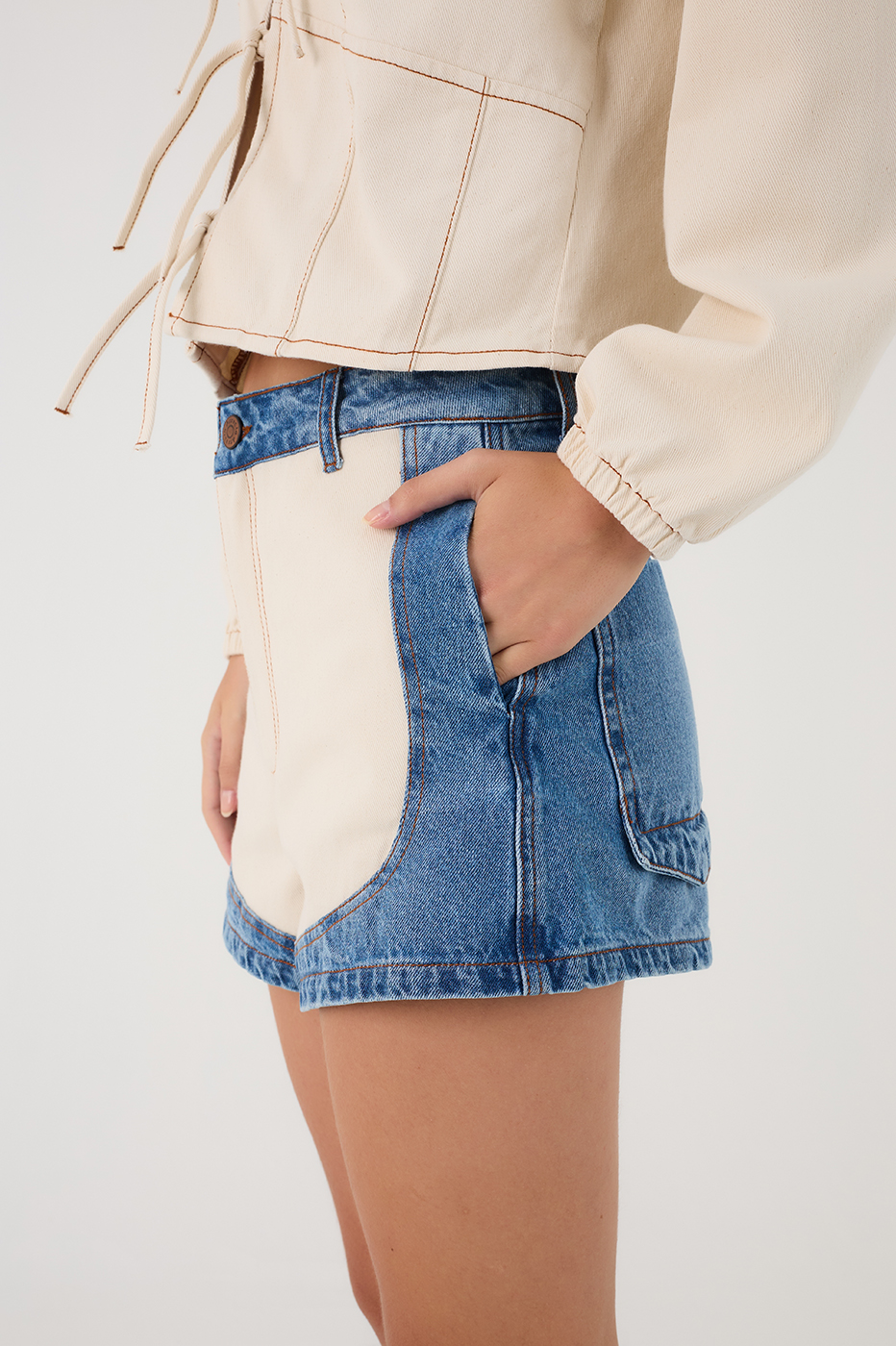 Denim And Off-White Pockets Twill Shorts