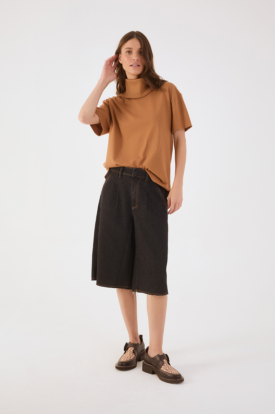 Black Denim Pockets Bermuda Shorts