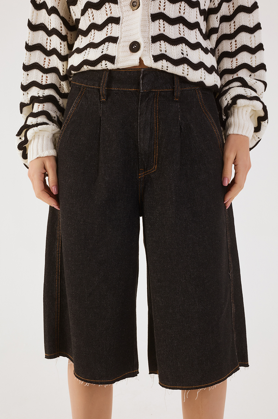 Black Denim Pockets Bermuda Shorts