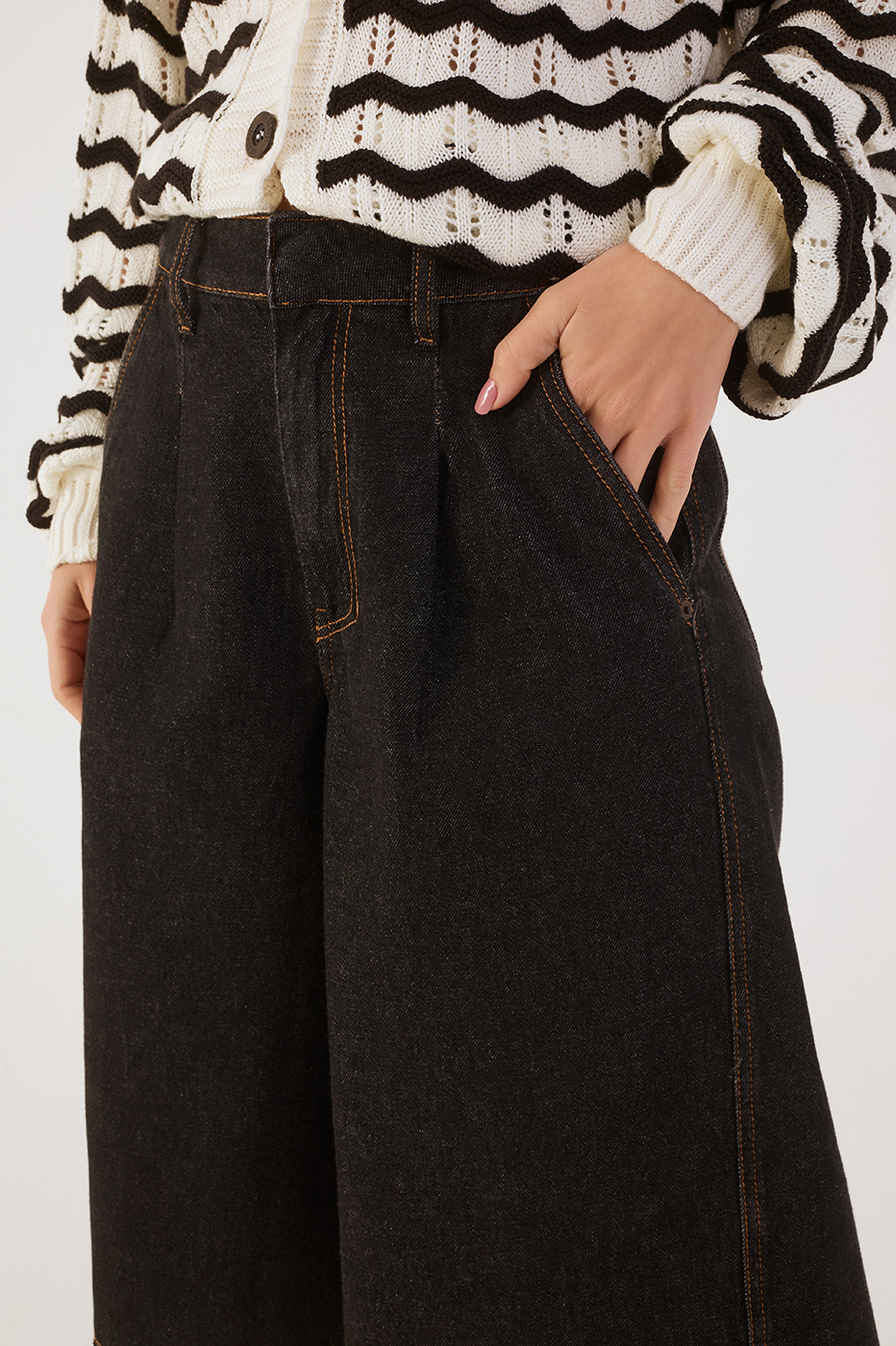 Black Denim Pockets Bermuda Shorts