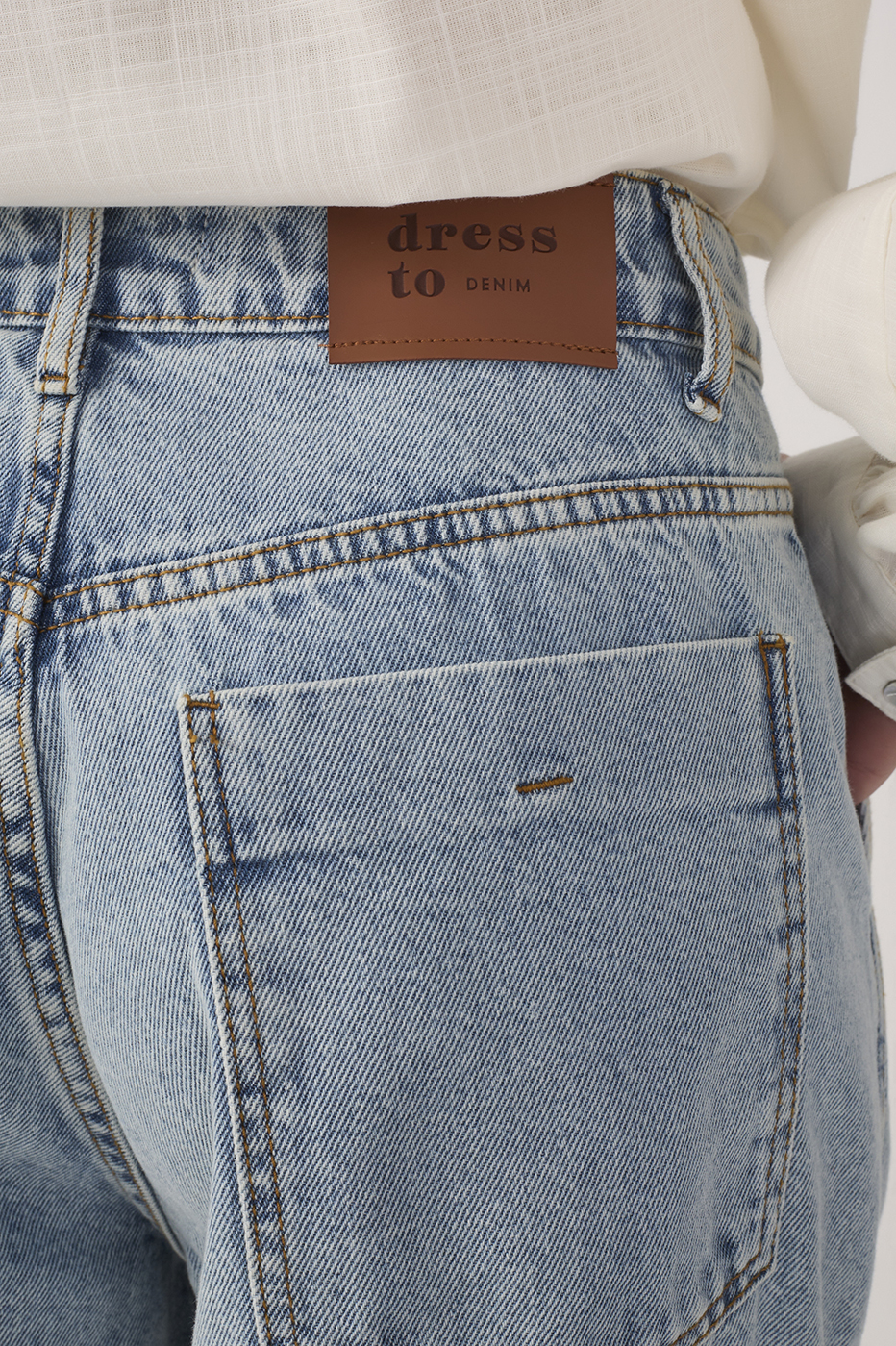Denim Seam Details Belt Loops Pockets Shorts_6