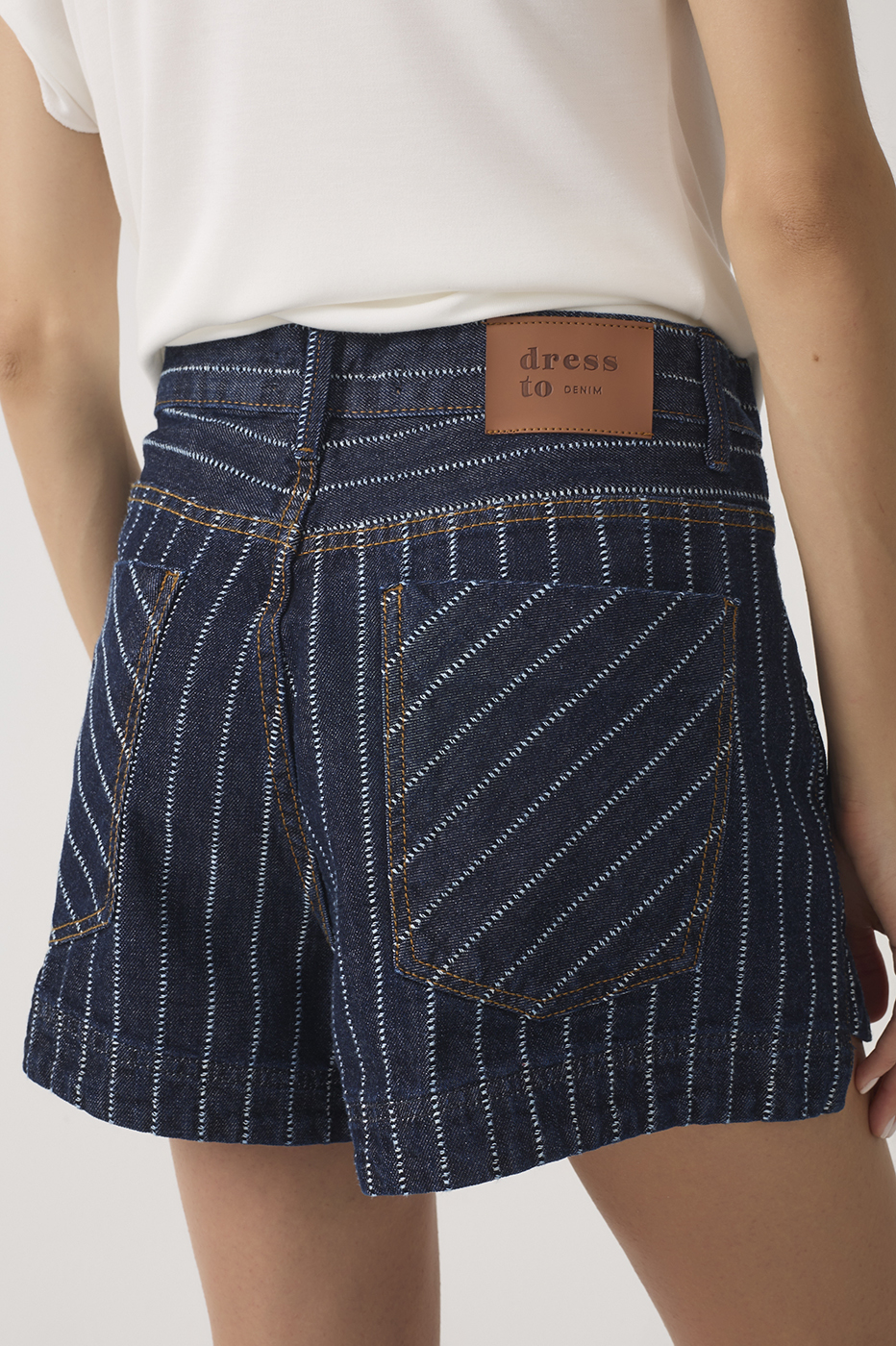 Denim Stripes Pockets Belt Loops Shorts_5