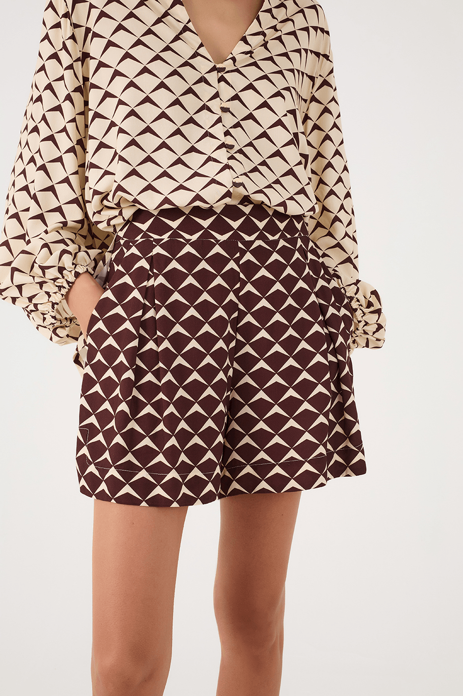 Brown Asa Delta Side Pockets Elastic Waist Shorts