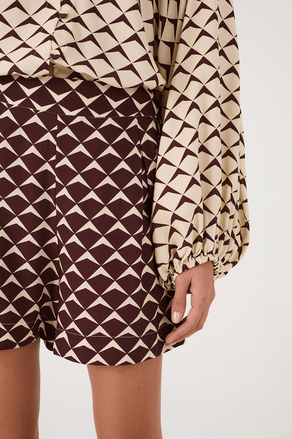 Brown Asa Delta Side Pockets Elastic Waist Shorts