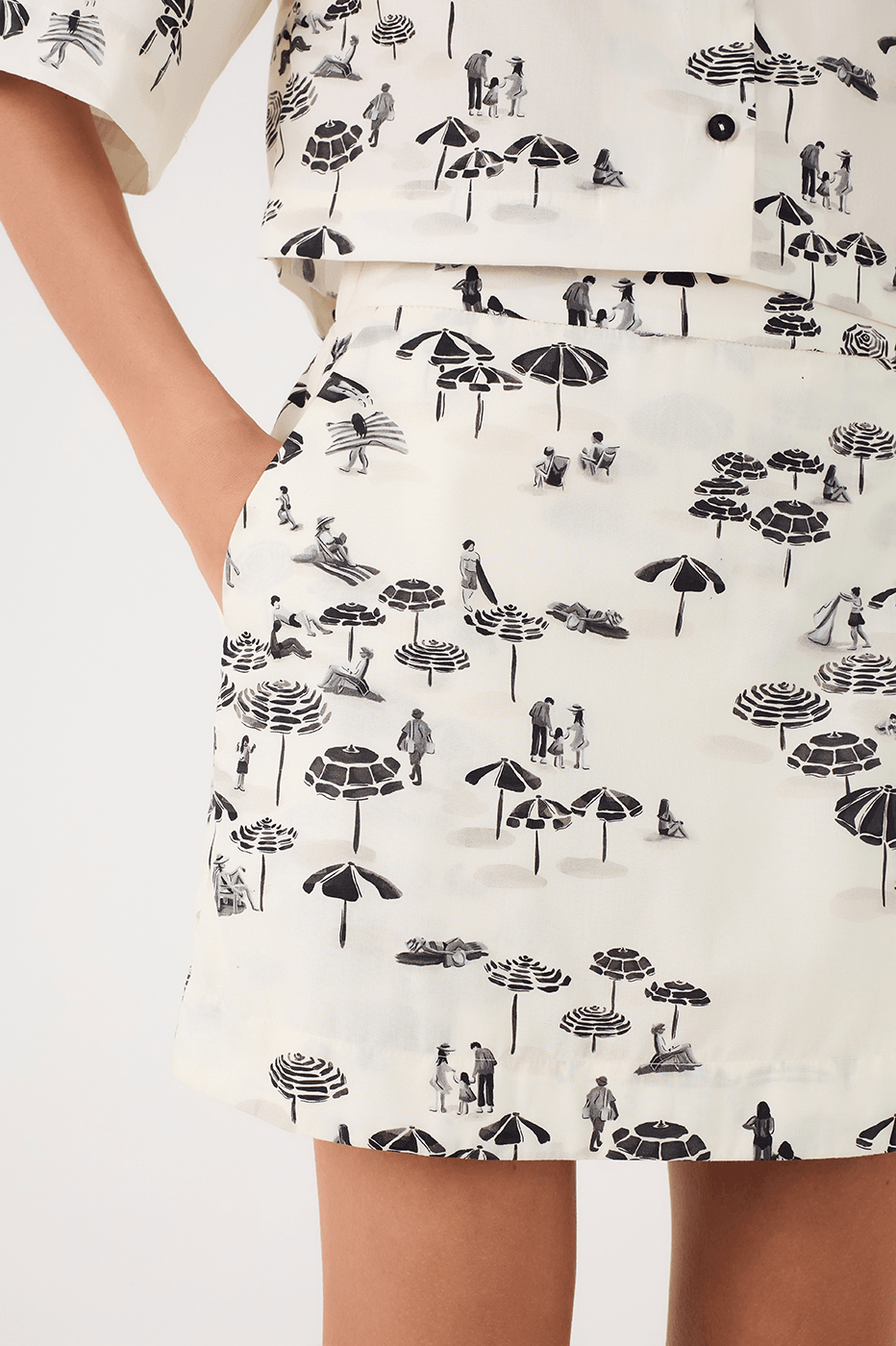 Off-White Areia Elastic Waist Side Pockets Mini Skort