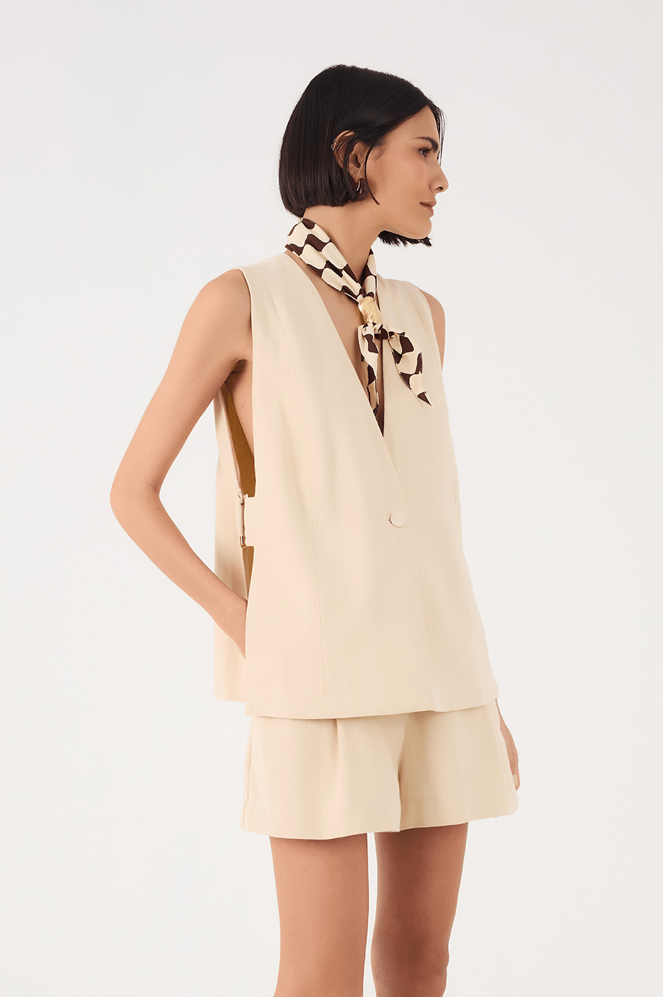 Off-White Asymmetric Side Pockets Linen Shorts