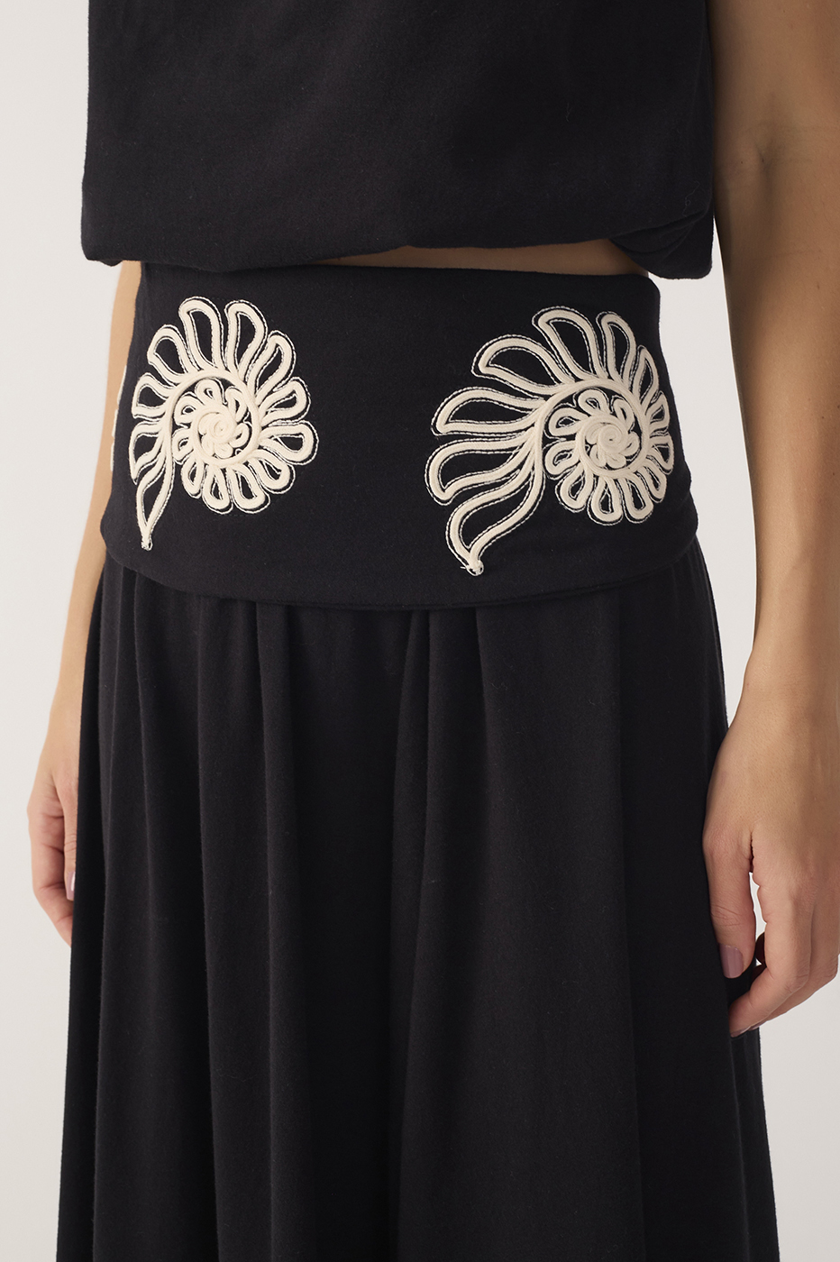 Skirt with Embroidered Sash_5