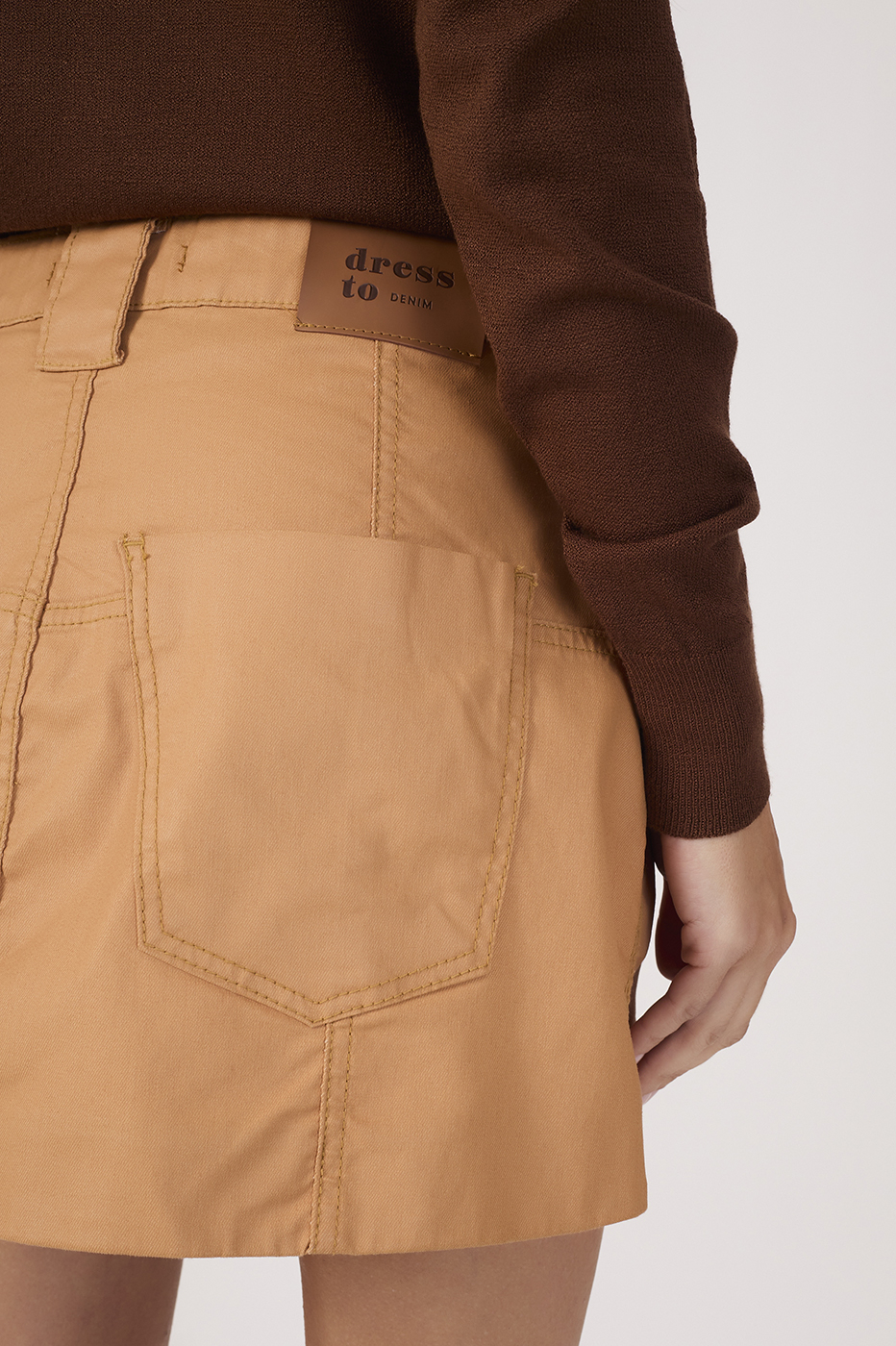 Resin-coated Skirt Shorts_6
