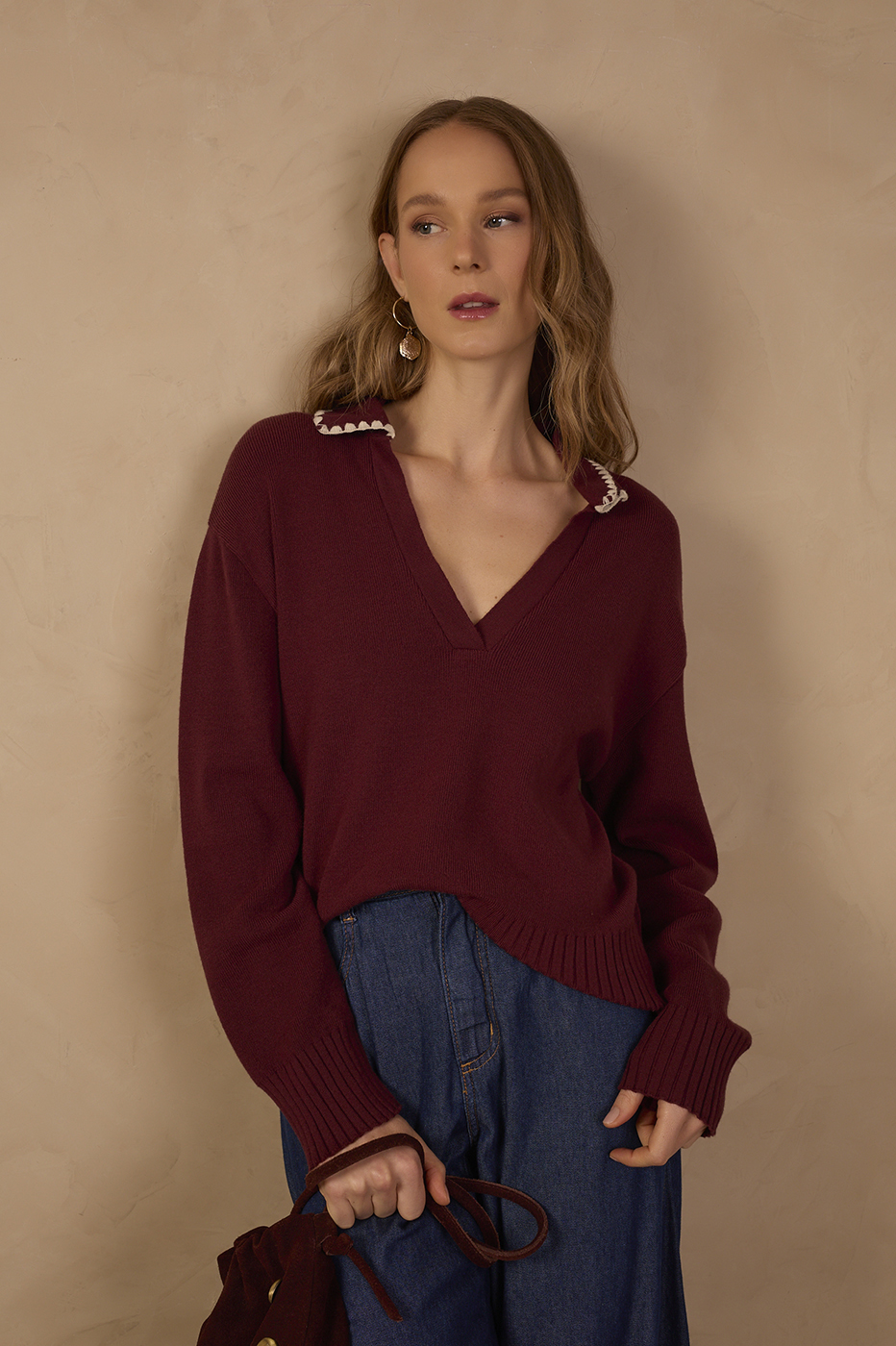 V-neck Knit Sweater With Delicate Shoulder Detail_1