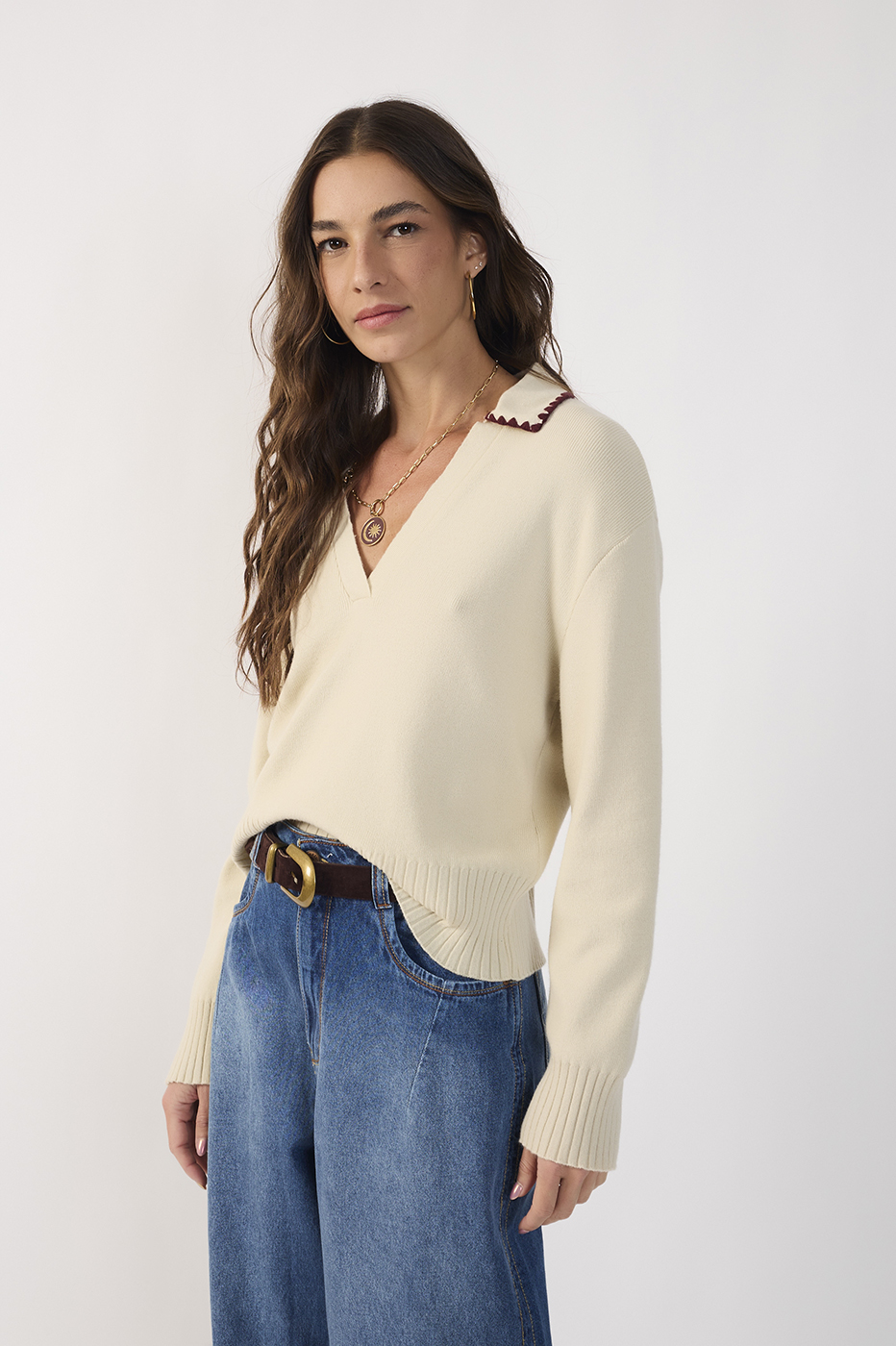 V-neck Knit Sweater With Delicate Shoulder Detail_3