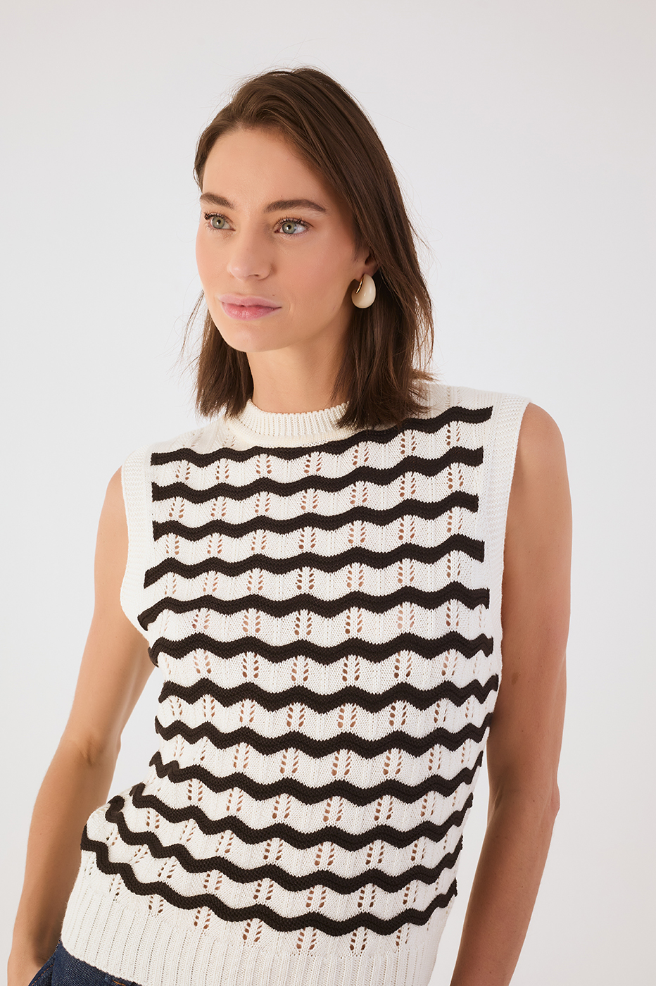 Black Ondas Crew Neck Sleeveless Tricot Vest