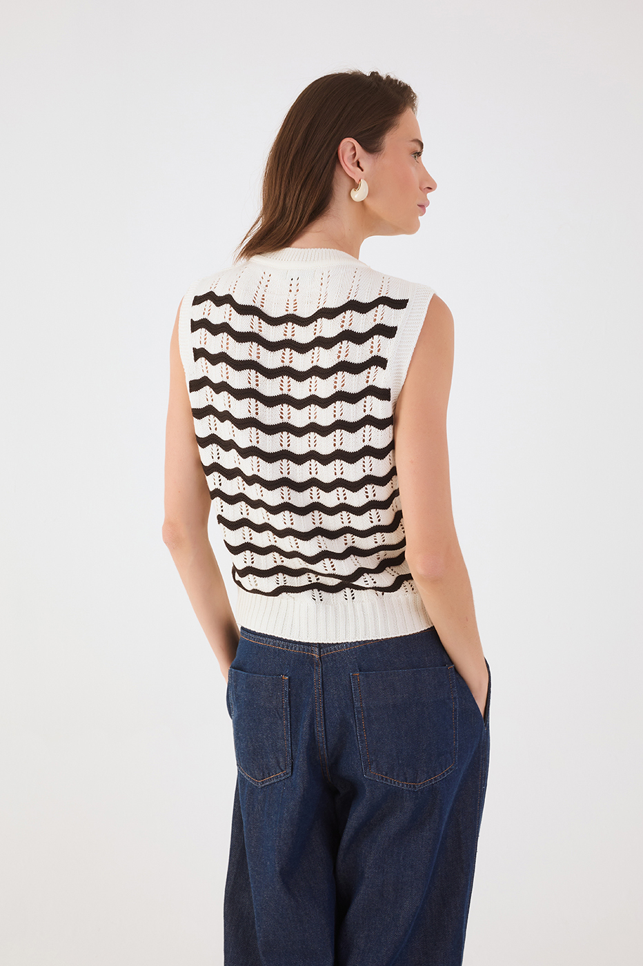 Black Ondas Crew Neck Sleeveless Tricot Vest
