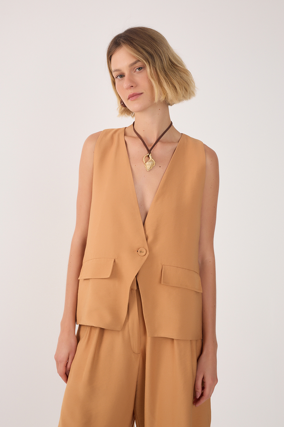 Elongated Back Elastic Vest