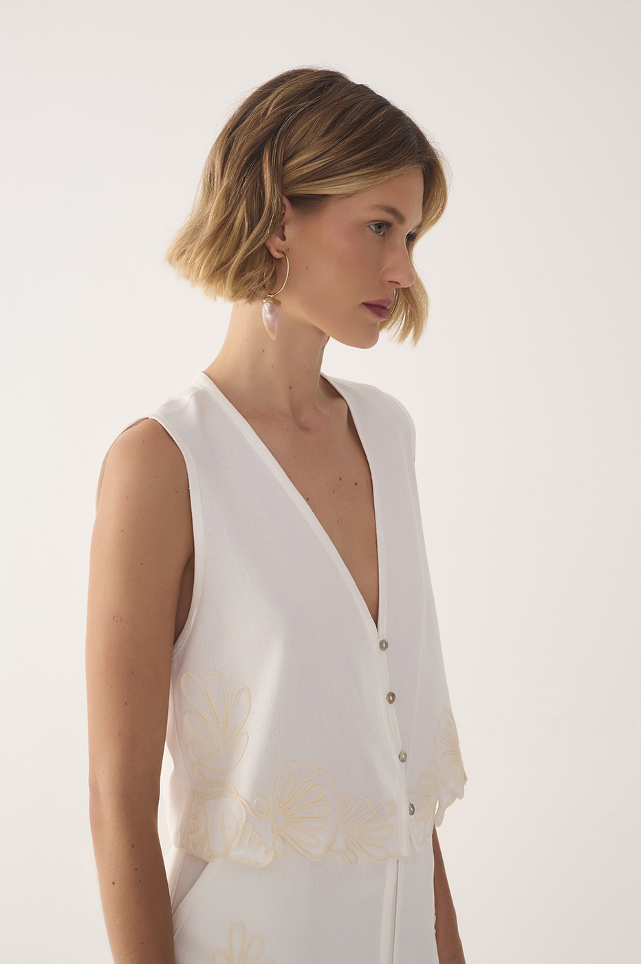 Embroidered-Hem Linen Vest_4
