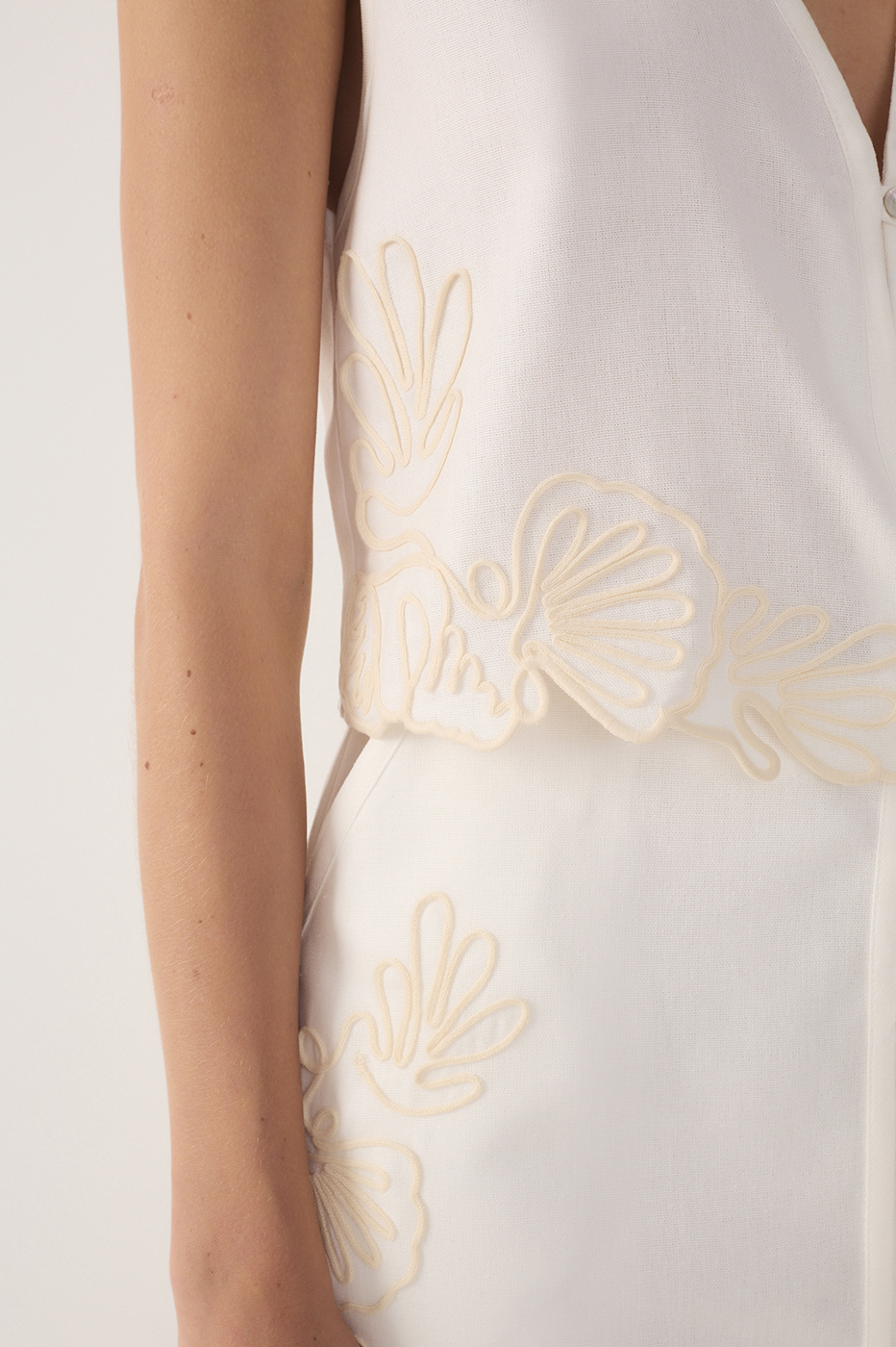 Embroidered-Hem Linen Vest_5
