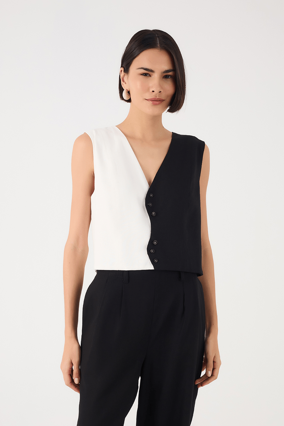 Off-White And Black Ondas Buttoned Sleeveless Linen Vest