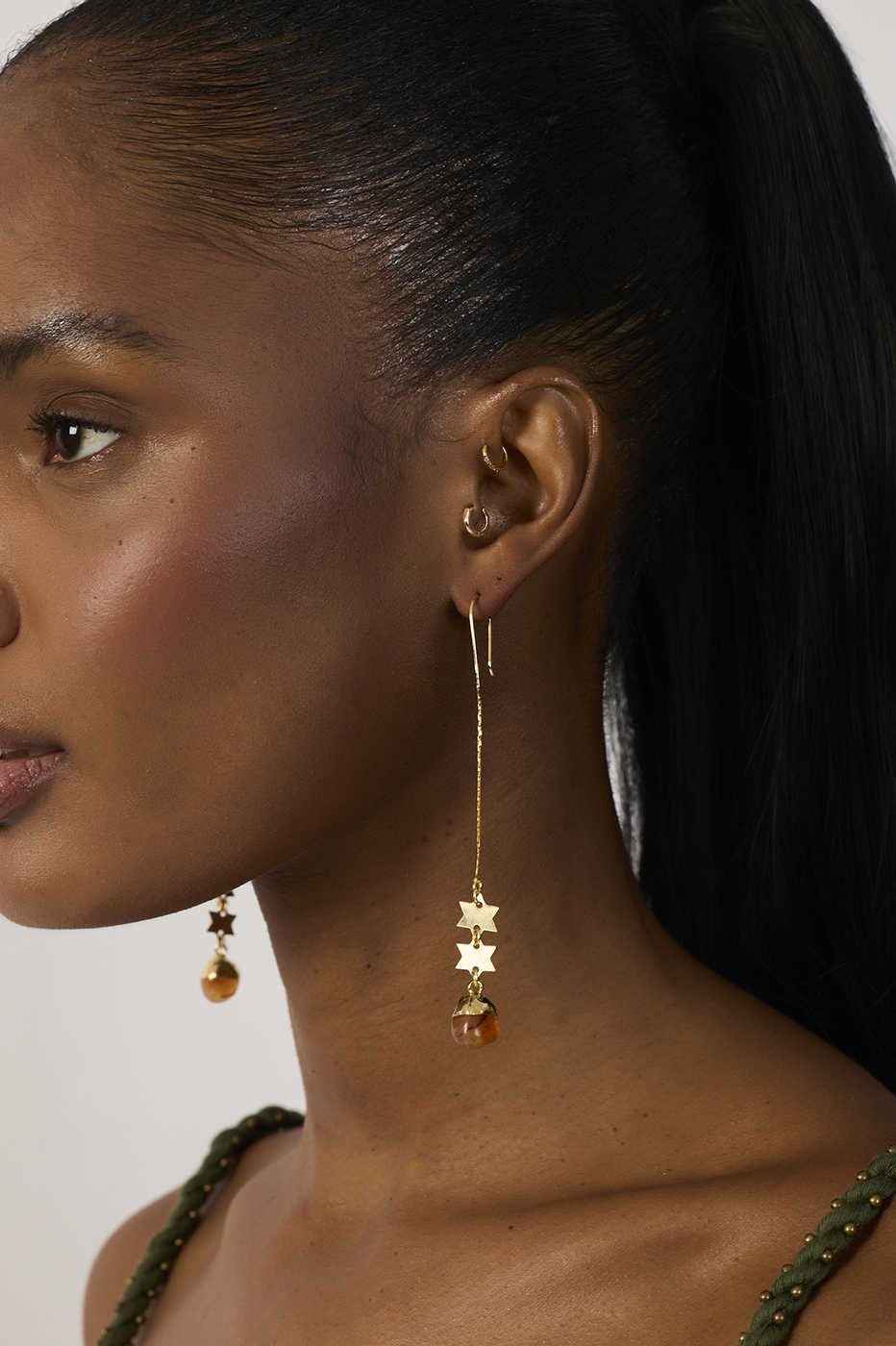 Golden Fio de luz Hanging Earrings_3