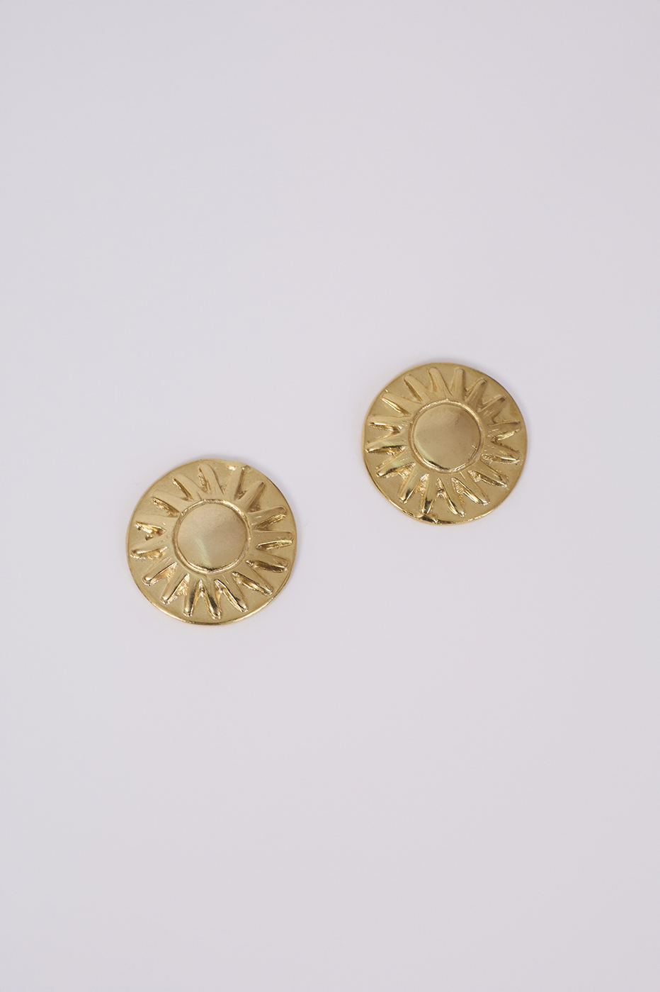 Oversized Sunburst Stud Earrings_2