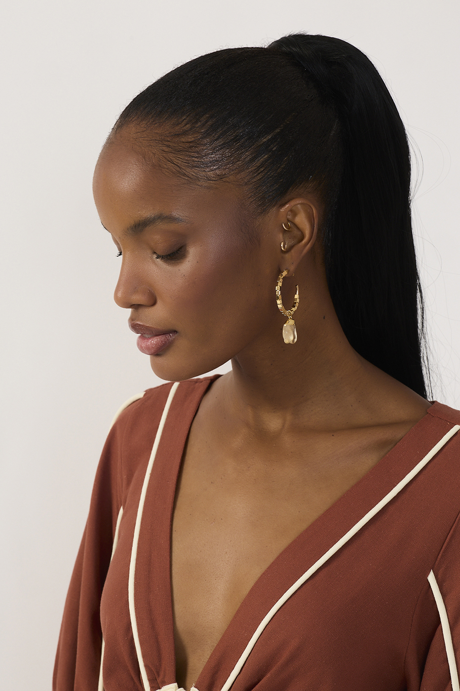 Golden Hoop Stone Detail Earrings_3